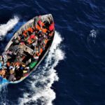 Barca piena di migranti