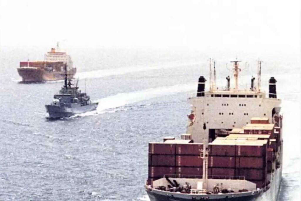 Una nave in transito a Hormuz