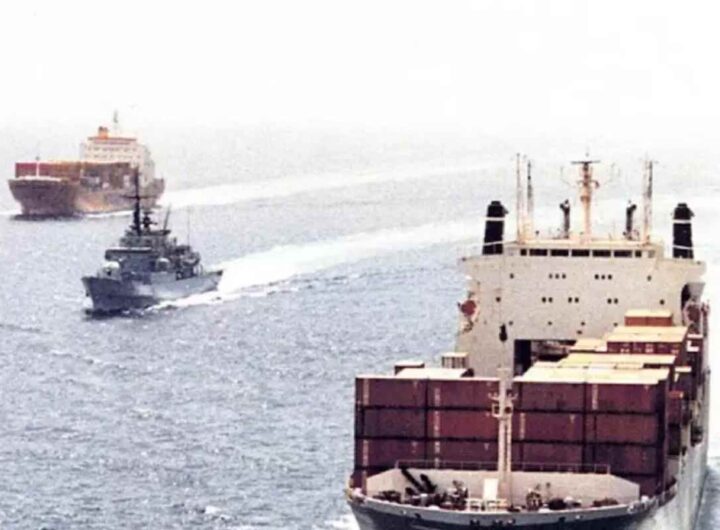 Una nave in transito a Hormuz