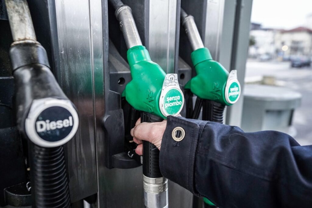 Pompa di benzina