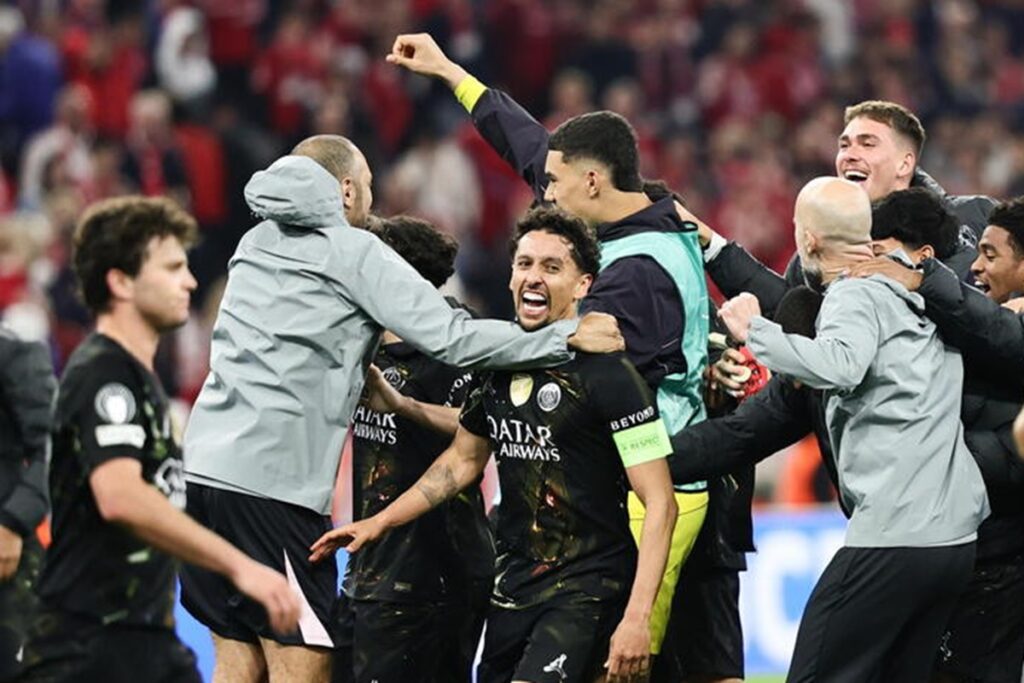 Il PSG festeggia la qualificazione in finale di Champions League