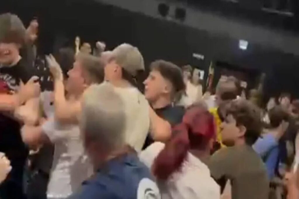 Rissa tra studenti