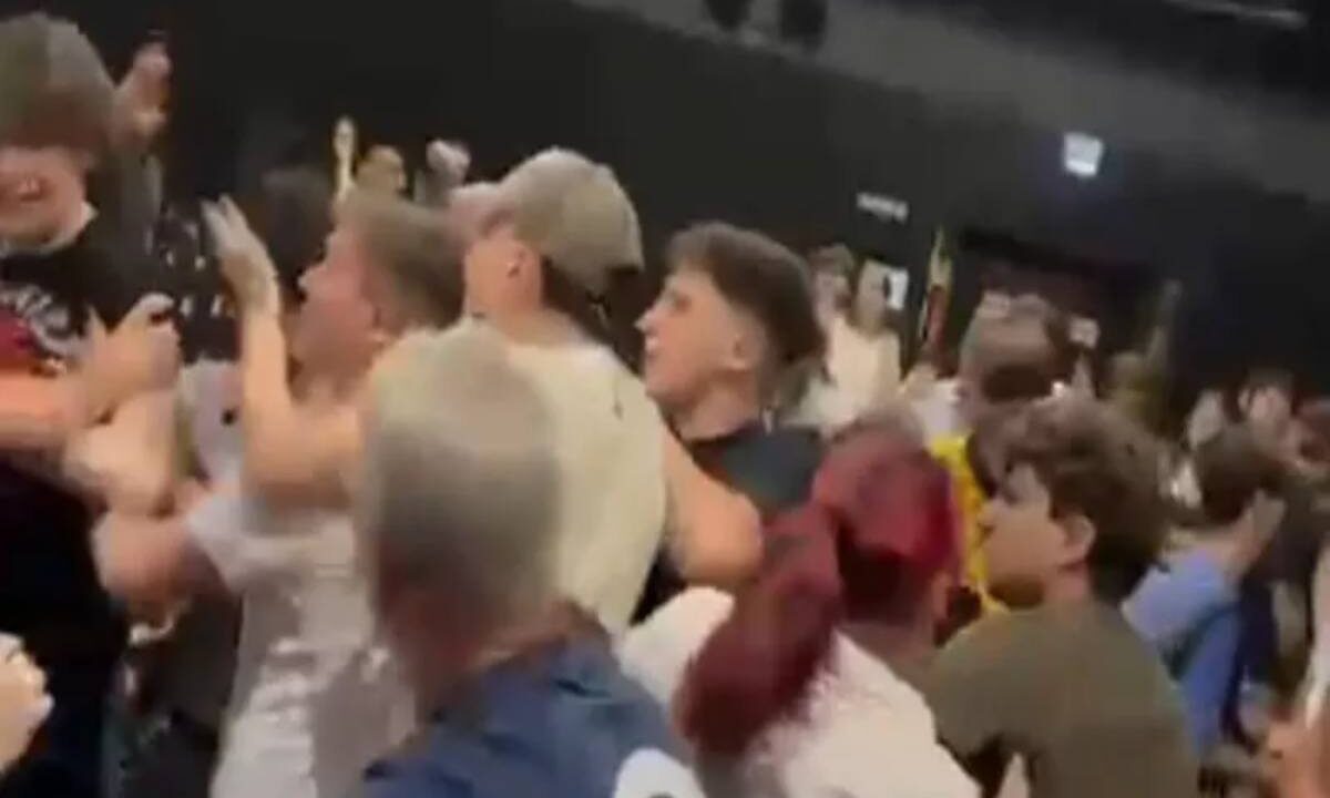 Rissa tra studenti