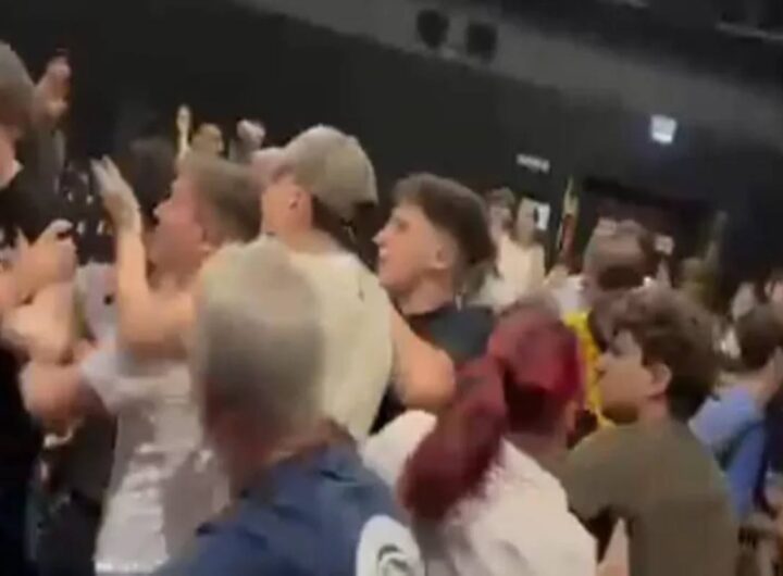 Rissa tra studenti