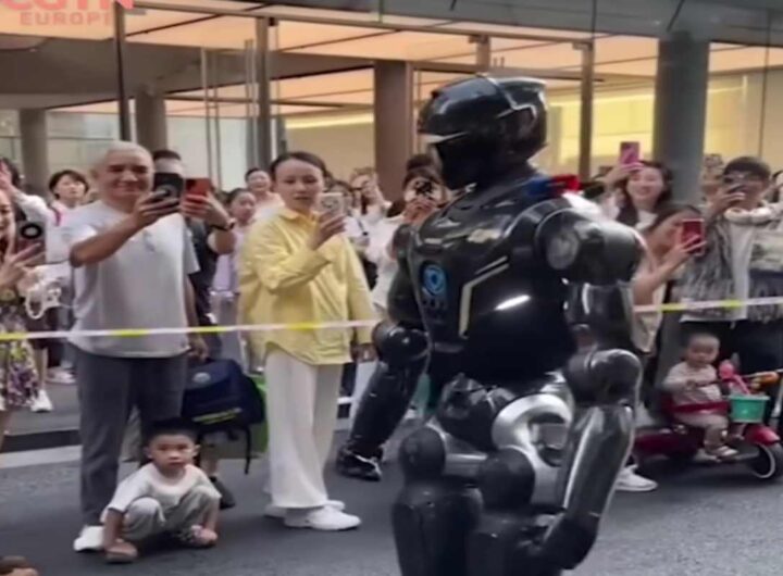 Robot poliziotto in Cina