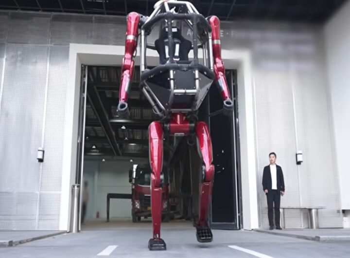Il robot gigante che può essere guidato da un uomo