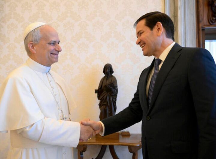 rubio stretta di mano col papa leone