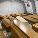 Casse da morto in attesa della cremazione