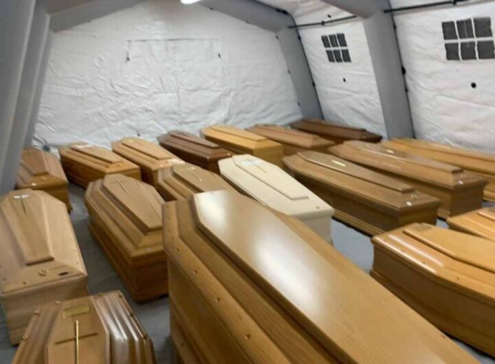 Casse da morto in attesa della cremazione