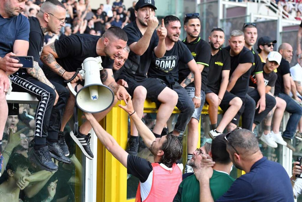 tifosi juventus parlano con locatelli