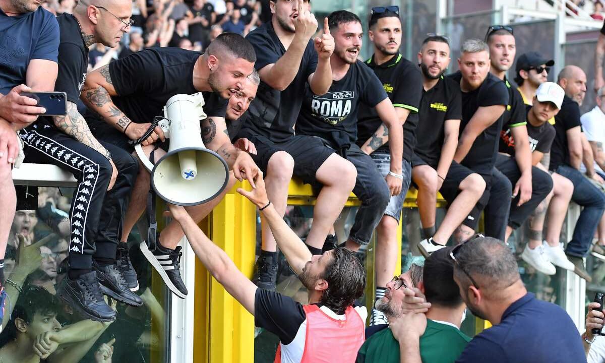 tifosi juventus parlano con locatelli