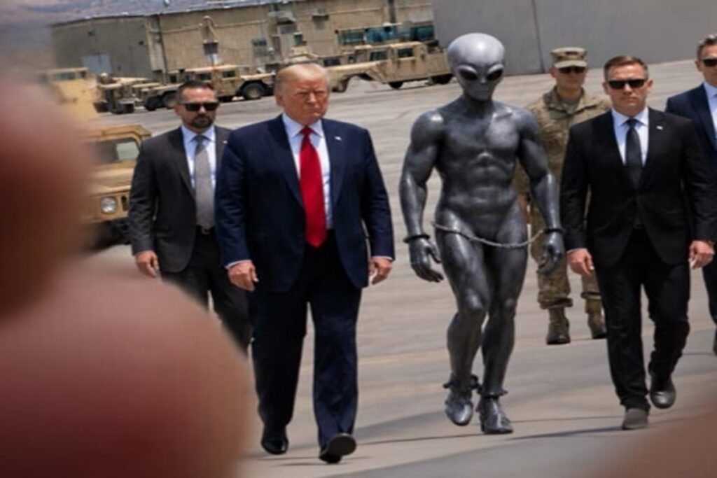 Donald Trump e la foto generata con l'IA mentre scorta un alieno