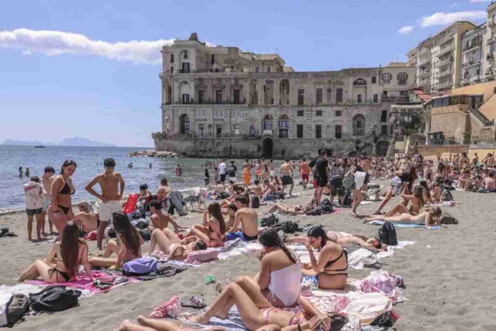 Turisti al mare in Italia
