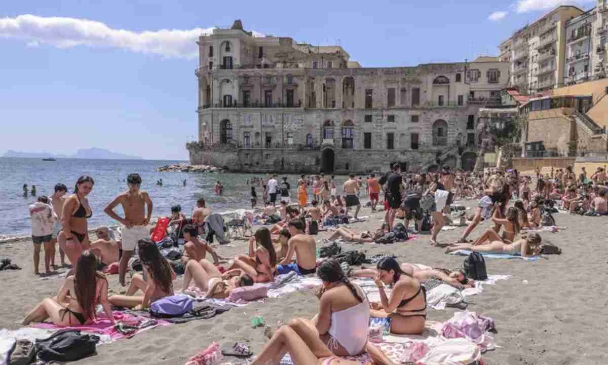 Turisti al mare in Italia