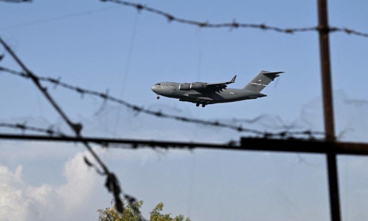 Un aereo Usa bombarda l'Iran
