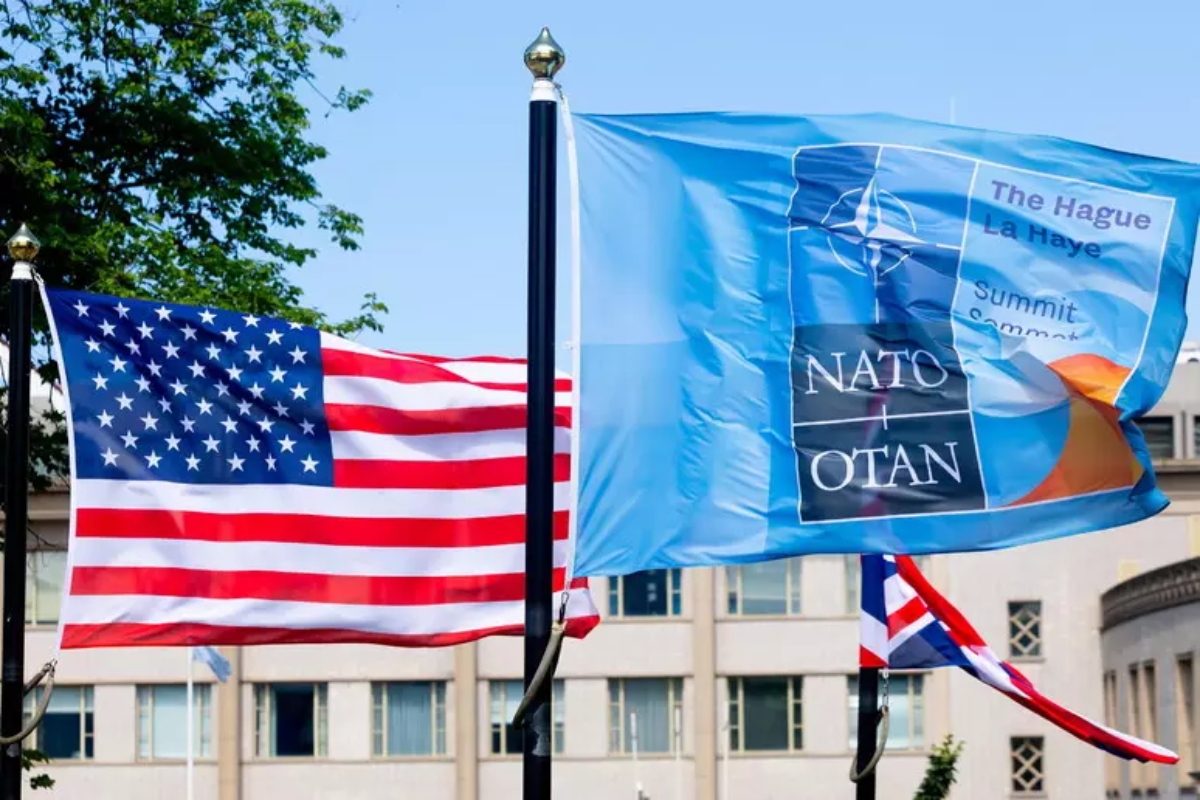 bandiere usa e nato