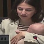 Ministra svedese al Consiglio europeo con il figlio di pochi mesi
