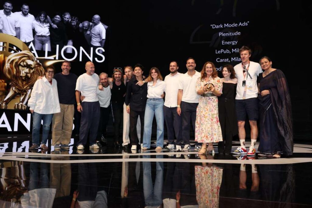 Giorgia Molajoni, Chief Technology and Communication Officer di Plenitude e Paolo Contenti, Head of Brand and Communication di Plenitude, con il team di LePub