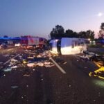 Scontro tra mezzo pesante e camper sulla A1