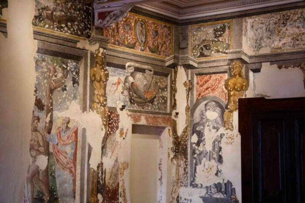 affreschi casa leopardi