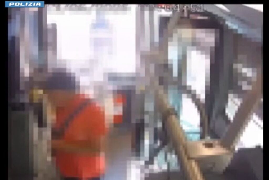 aggressione su bus bologna