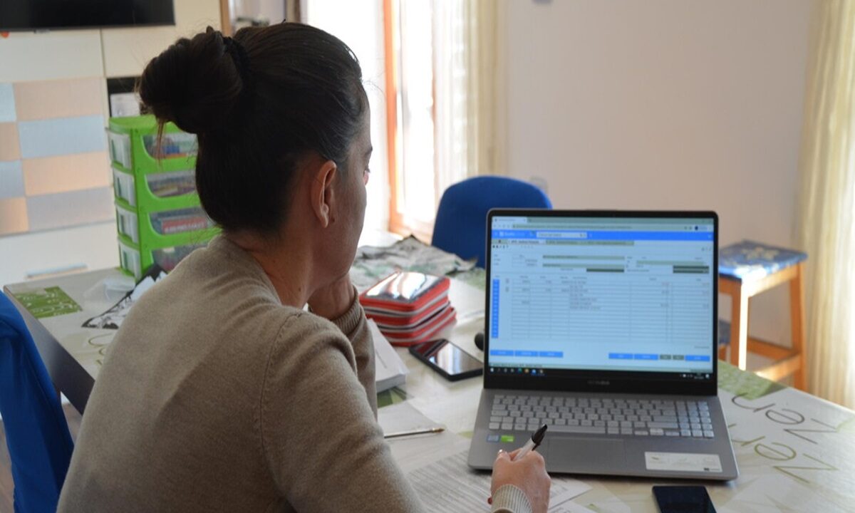 Una lavoratrice