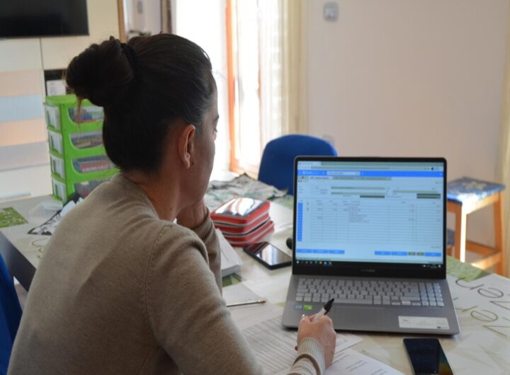 Una lavoratrice