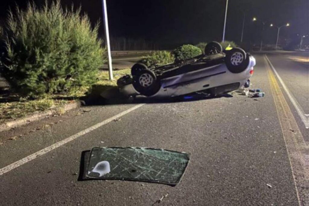 cagliari auto ribaltata