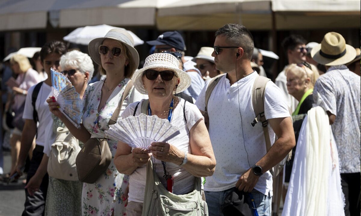 Persone che hanno caldo