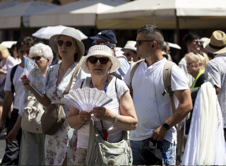 Persone che hanno caldo