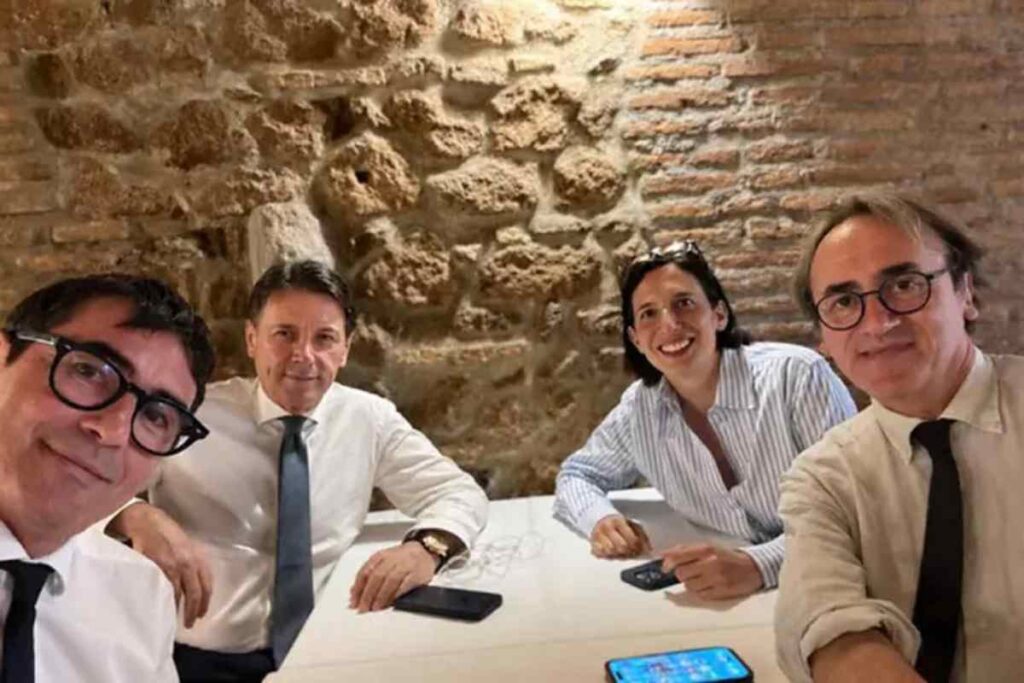 Renzi e la foto con i 4 leader del campo largo: "Loro sono sinistra-sinistra, per vincere serve accordo. No ai veti, popolo chiede unità"