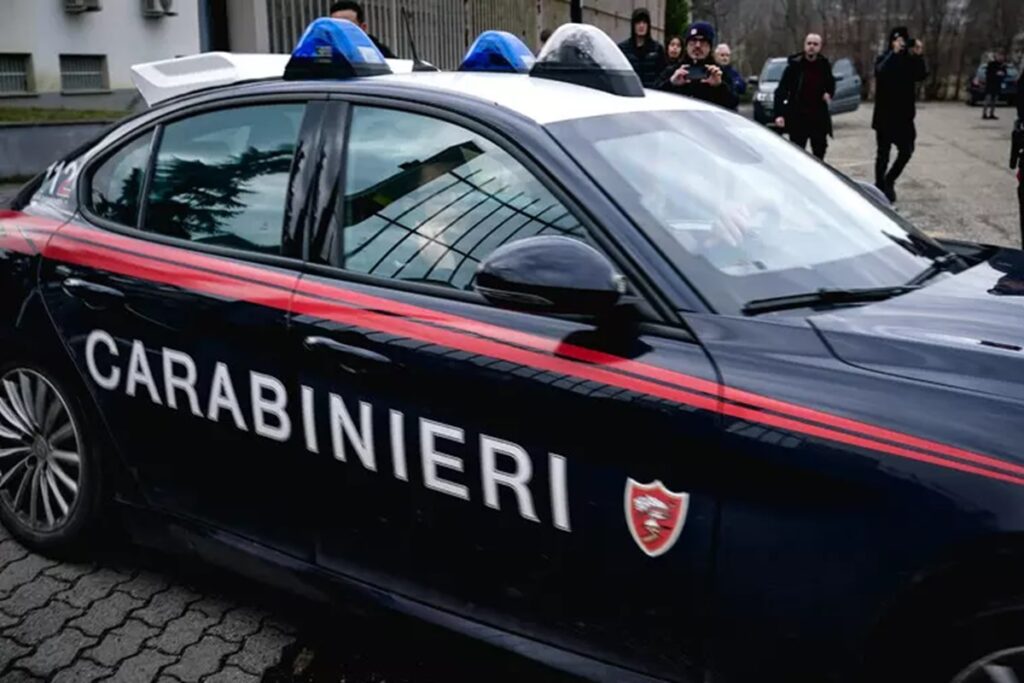 Una volante dei carabinieri