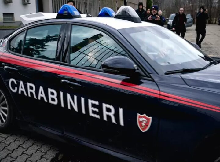 Una volante dei carabinieri