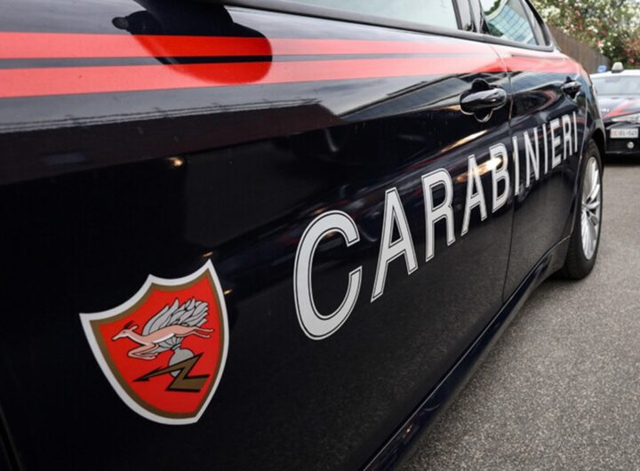 Una volante dei carabinieri