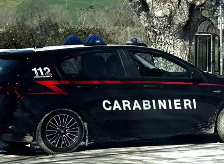 Una volante dei carabinieri