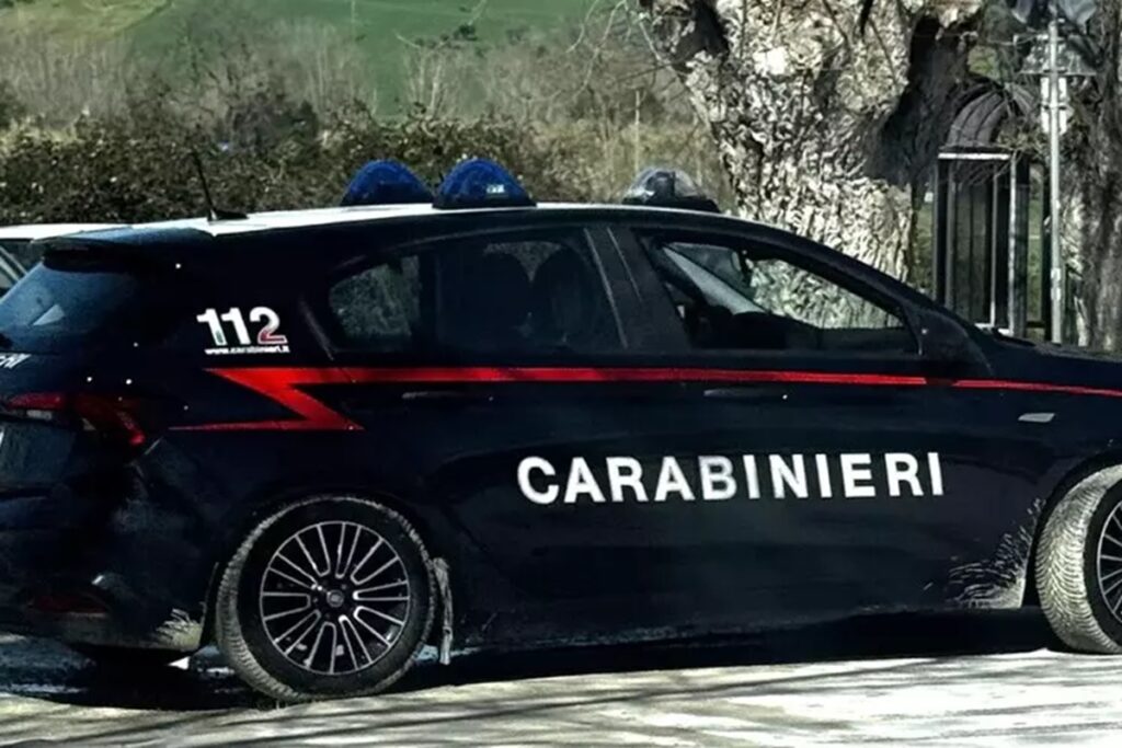Una volante dei carabinieri