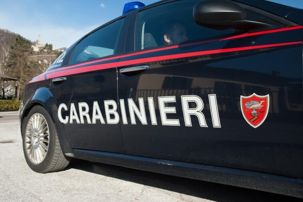 Una volante dei carabinieri