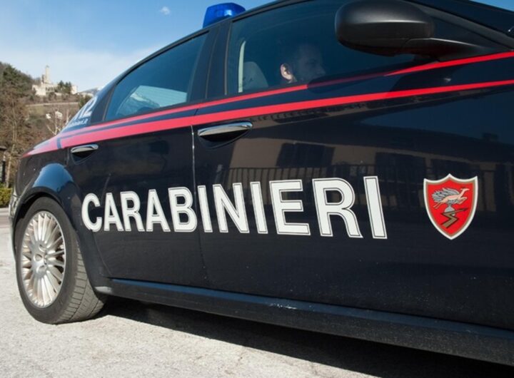 Una volante dei carabinieri