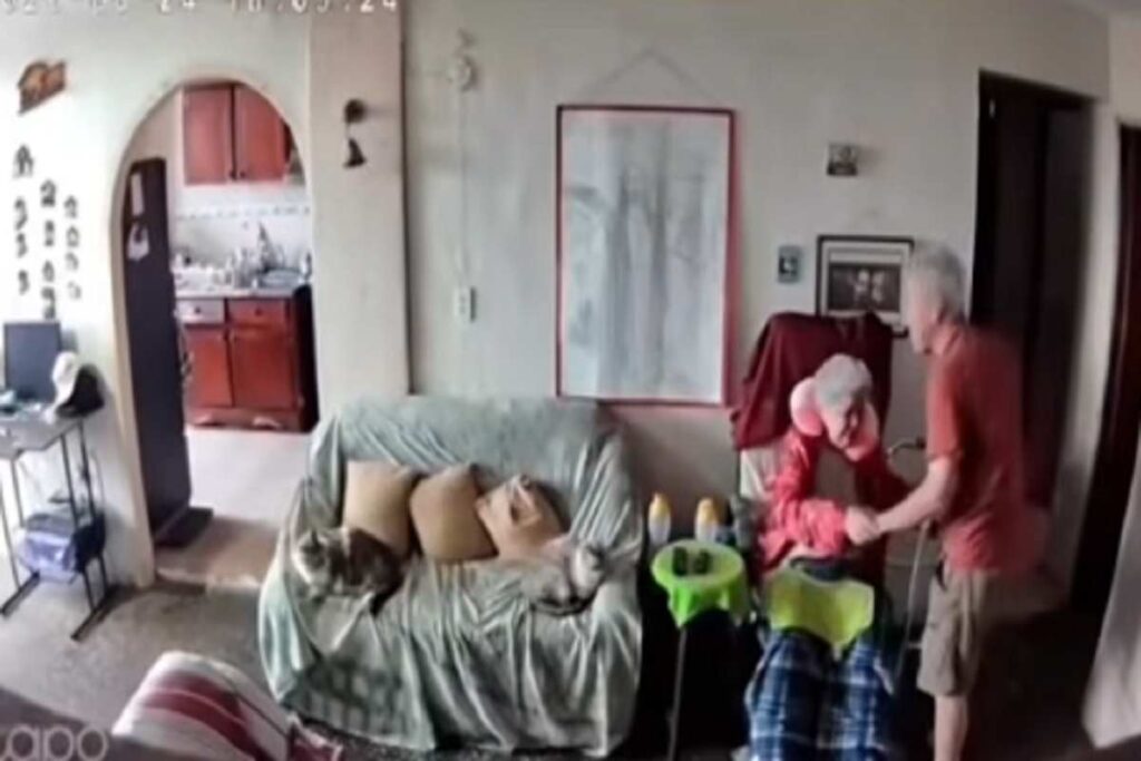 Il video dei due anziani che si tengono per mano durante la devastante scossa di terremoto in Venezuela