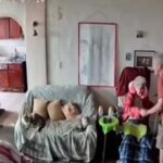 Il video dei due anziani che si tengono per mano durante la devastante scossa di terremoto in Venezuela