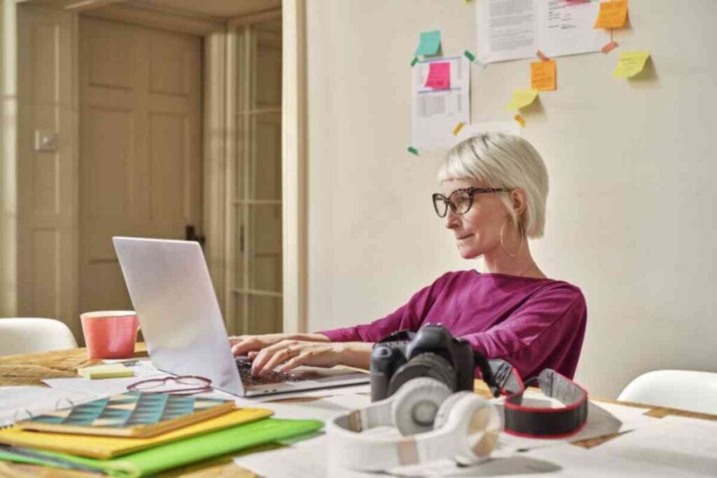 donna al lavoro
