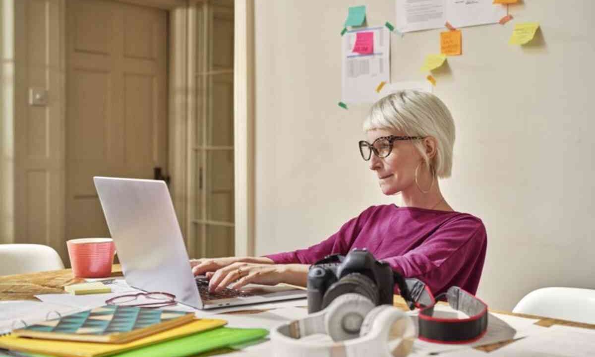 donna al lavoro