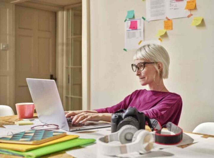 donna al lavoro