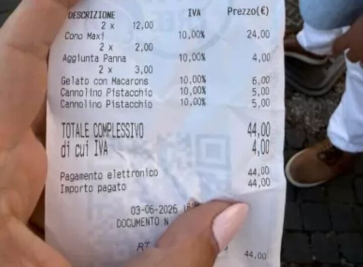 Lo scontrino da 44 euro per due gelati a Roma