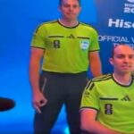 Arbitro accusato di aver fatto un segno suprematista ai Mondiali, il video che mostra il gesto della mano