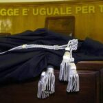 aula tribunale e toga