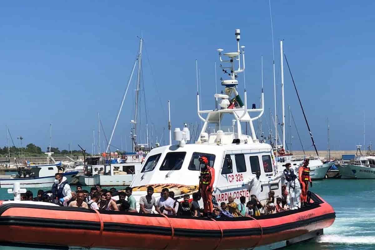 Giovane turista portoghese muore per un malore sugli scogli nella costa di Dorgali. Lo cercavano da due ore