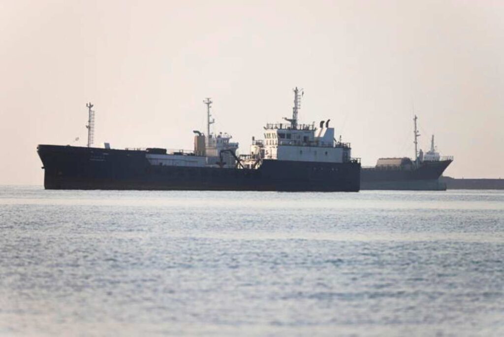 Una nave nello stretto di Hormuz