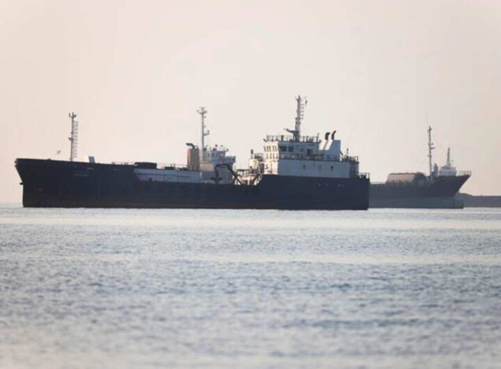 Una nave nello stretto di Hormuz