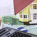 Soldi, casa e calcolatrice